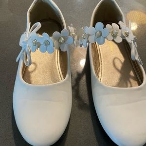 Girls size 3 white dress shoes